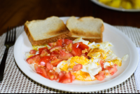        Scrambled Eggs Topped With Fresh Tomatoe Served With A Toast
  - Costa Rica