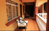        hotel domilocos patio 
  - Costa Rica