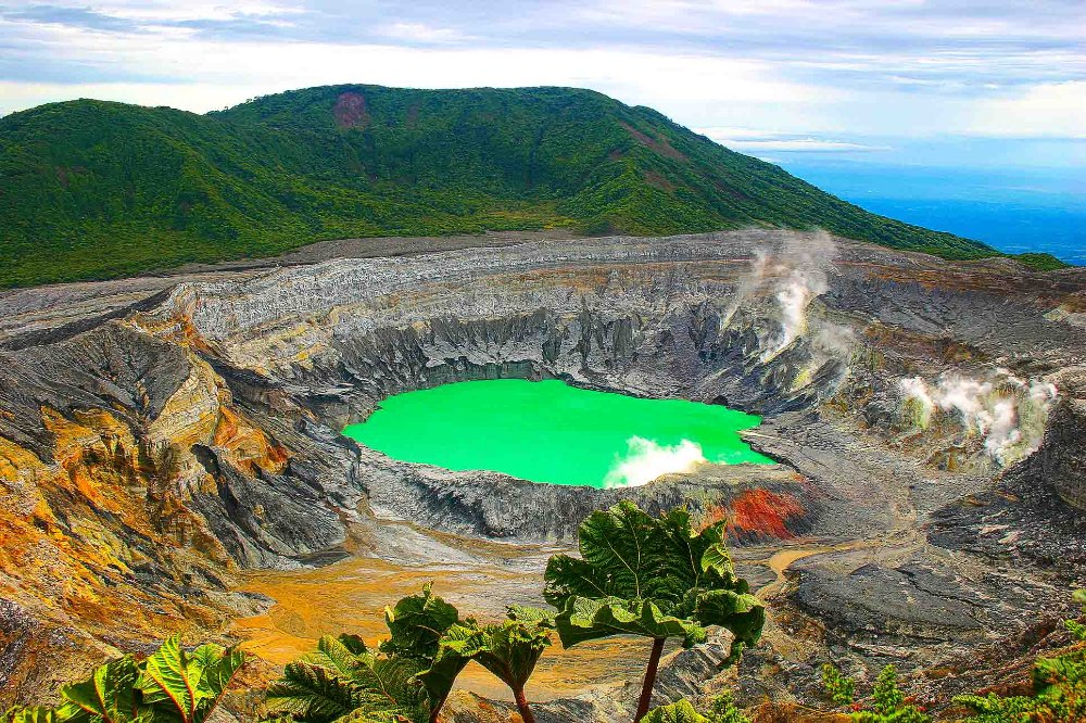        crater poas volcano 
  - Costa Rica